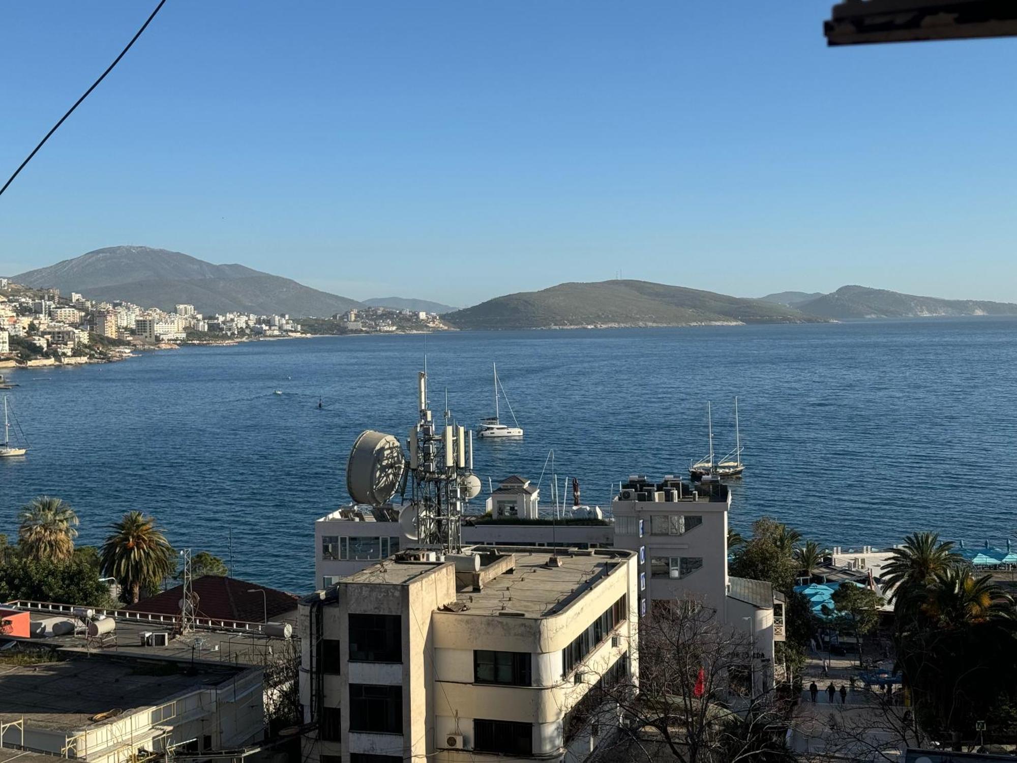 Comfort 1 Apartment Sarande Bagian luar foto
